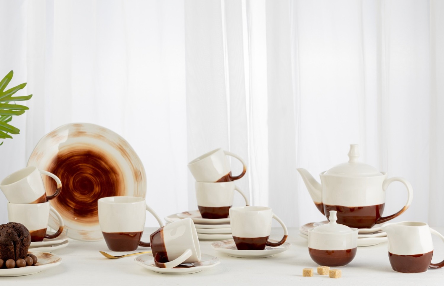 N C Tea and cake 25 pieces Brown